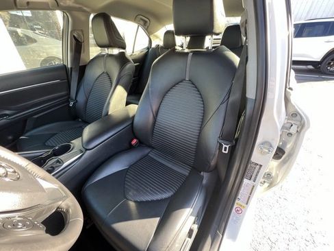 Used 2018 Toyota Camry L image 13