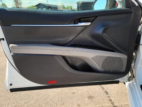 Used 2020 Toyota Camry SE FWD image 8