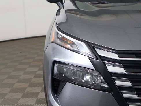 Used 2024 Nissan Rogue SV FWD image 11