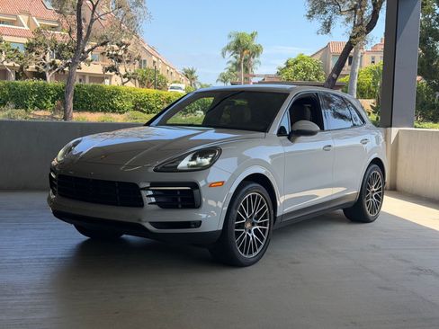 Certified 2023 Porsche Cayenne AWD/4WD image 1