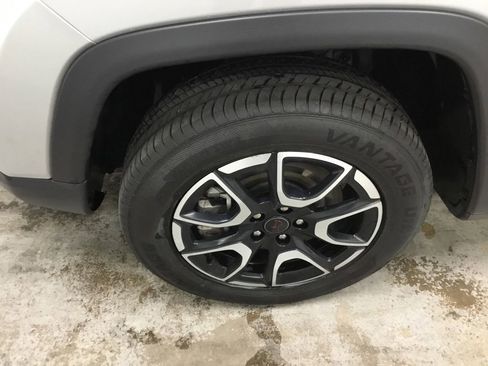 Used 2025 Jeep Compass Trailhawk AWD/4WD image 4