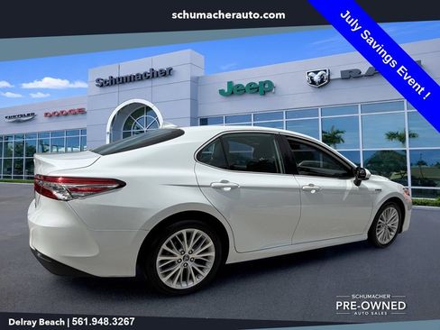 Used 2019 Toyota Camry XLE FWD image 7