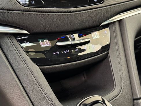 New 2025 Cadillac XT6 Luxury image 29