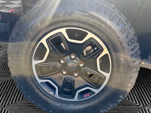Certified 2017 Jeep Wrangler Unlimited Rubicon AWD/4WD image 14