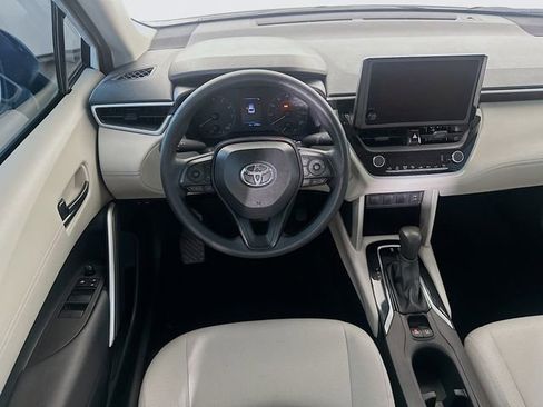 Used 2025 Toyota Corolla Cross L AWD/4WD image 4
