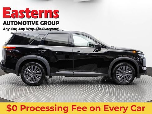 Used 2023 Nissan Pathfinder SL w/ SL Premium Package AWD/4WD image 4