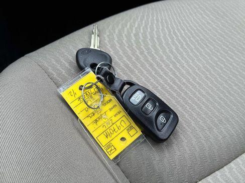 Used 2016 Hyundai Elantra SE image 33