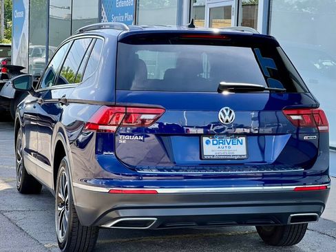 Used 2021 Volkswagen Tiguan SEL AWD/4WD image 32