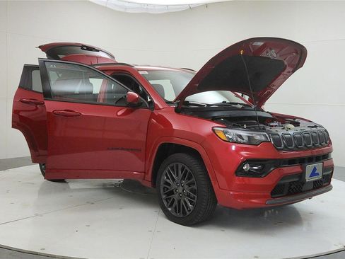 Used 2022 Jeep Compass Limited image 9