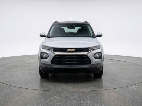 Used 2025 Chevrolet TrailBlazer LT FWD image 2
