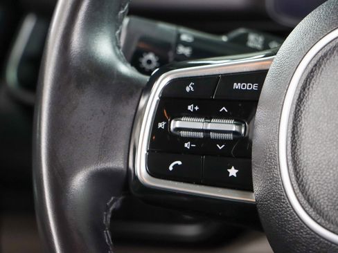 Used 2025 Kia Carnival image 13