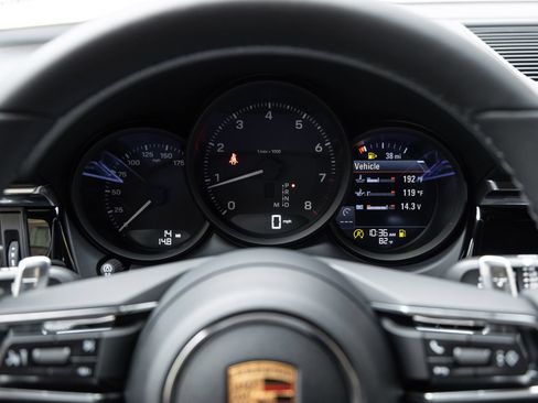 Certified 2026 Porsche Macan AWD/4WD image 14