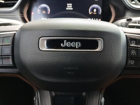Used 2023 Jeep Grand Cherokee Altitude RWD image 5