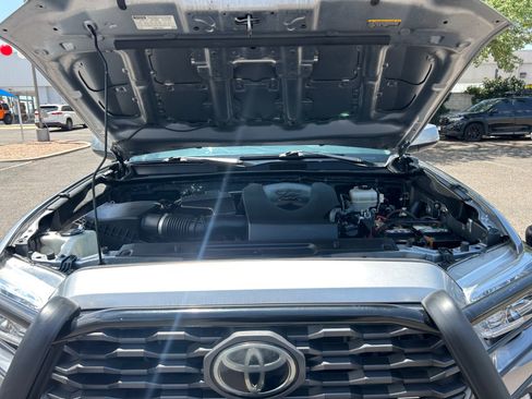 Used 2021 Toyota Tacoma TRD Off-Road w/ Technology Package AWD/4WD image 21