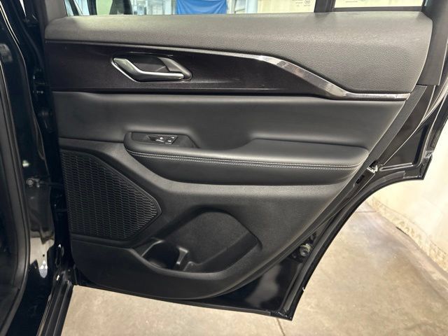 Used 2023 Jeep Grand Cherokee Altitude AWD/4WD image 37