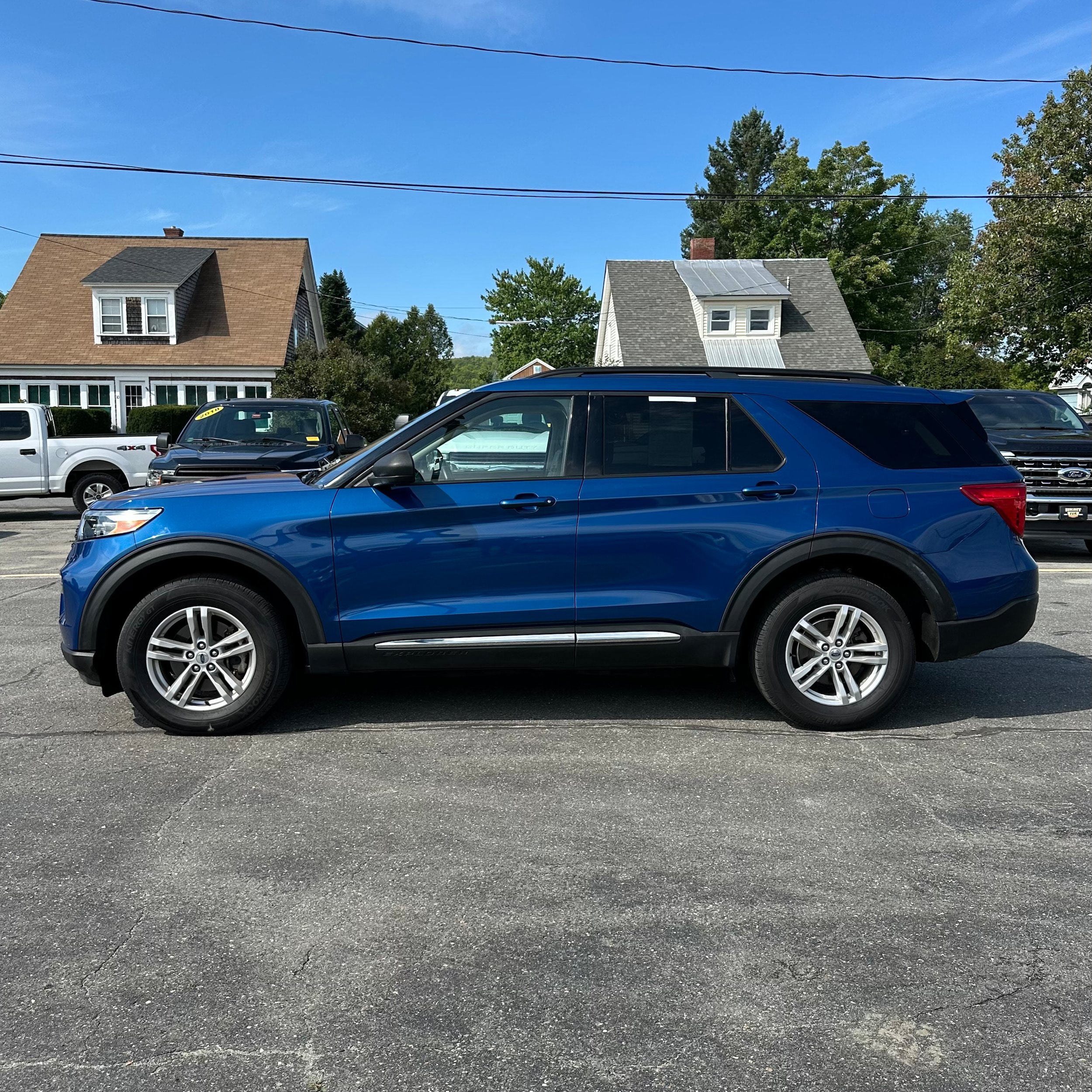 Used 2020 Ford Explorer XLT w/ Equipment Group 202A AWD/4WD image 6