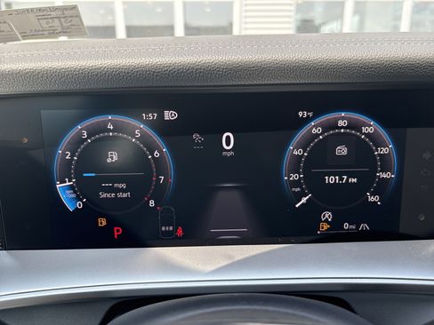 New 2025 Volkswagen Tiguan SE image 27