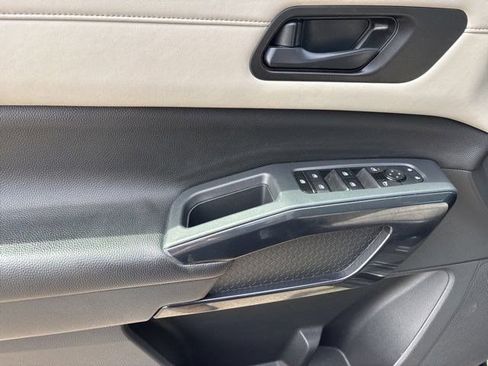 Used 2024 Nissan Pathfinder SV AWD/4WD image 13