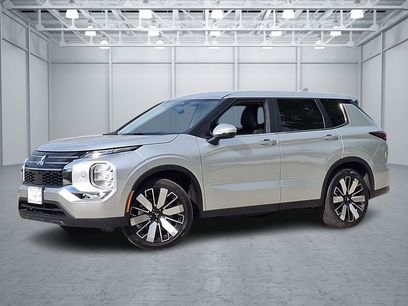 Used 2025 Mitsubishi Outlander SE