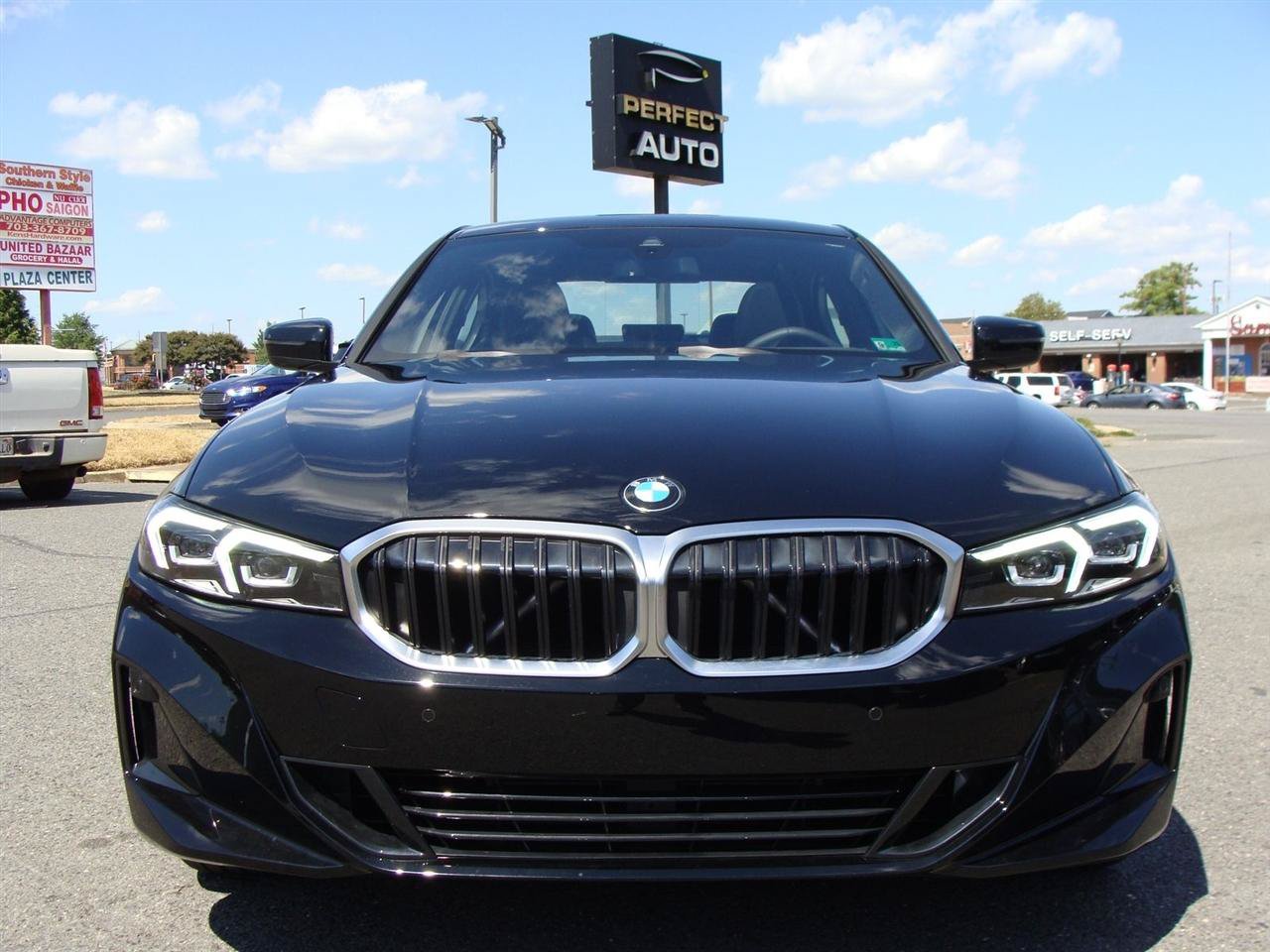 Used 2025 BMW 330i Sedan w/ M Sport Package RWD image 2