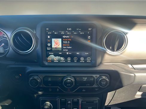 Used 2023 Jeep Gladiator Overland image 15