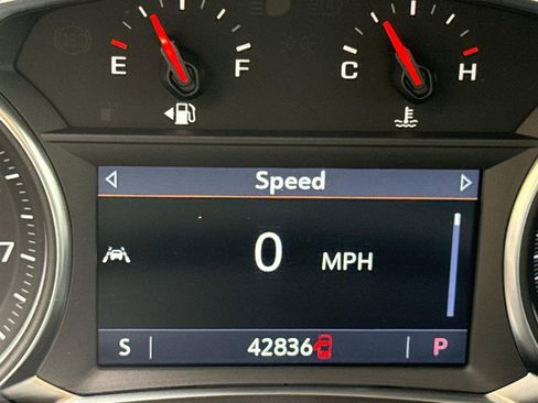 Used 2024 GMC Terrain SLT image 11