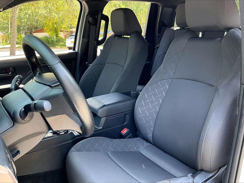Used 2025 Toyota Tacoma SR5 AWD/4WD image 18