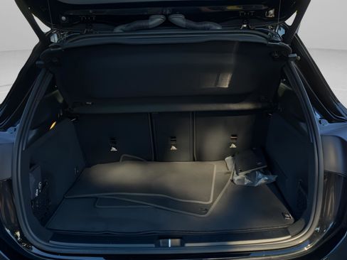 Certified 2025 Mercedes-Benz GLA 250 image 8