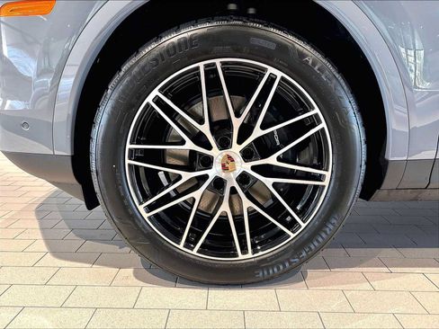 New 2026 Porsche Cayenne Coupe AWD/4WD image 11