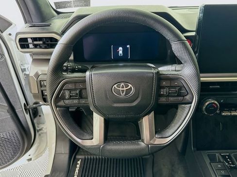 Used 2025 Toyota Tacoma TRD Off-Road AWD/4WD image 11