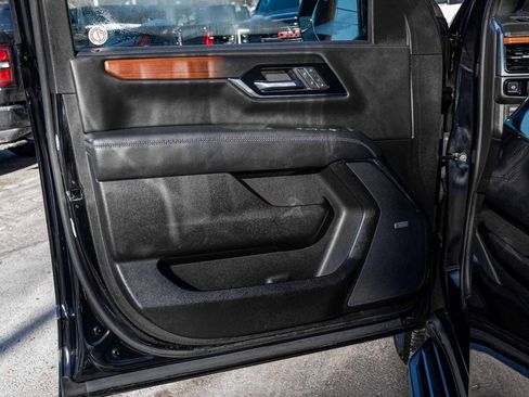 Used 2025 GMC Yukon Denali image 11