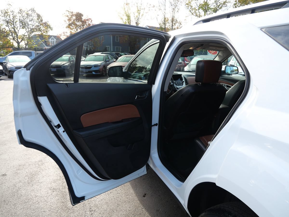Used 2016 Chevrolet Equinox LTZ w/ Enhanced Convenience Package AWD/4WD image 26