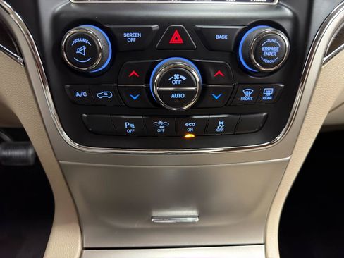 Used 2014 Jeep Grand Cherokee Limited w/ Luxury Group II AWD/4WD image 22