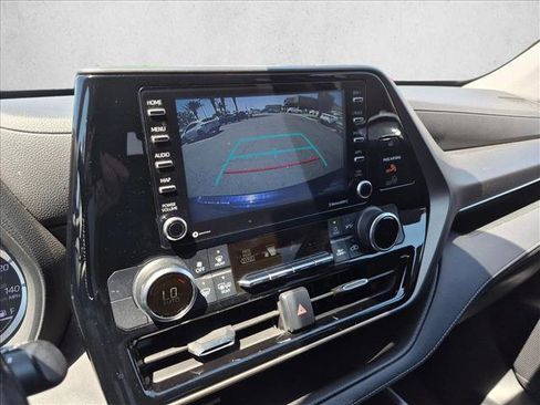 Used 2021 Toyota Highlander L FWD image 15