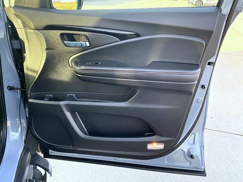 Used 2025 Honda Ridgeline Black Edition image 17