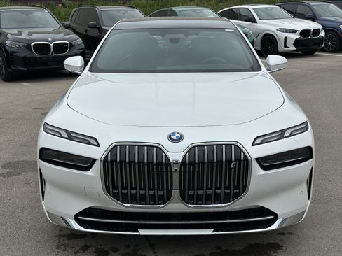 New 2025 BMW i7 xDrive60 image 2