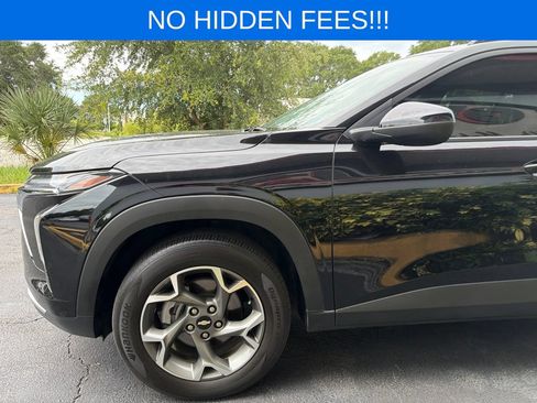 Used 2025 Chevrolet Trax LT w/ Sunroof Package FWD image 5