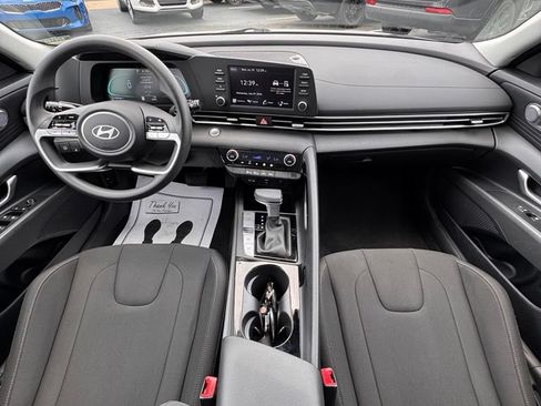Used 2026 Hyundai Elantra Hybrid FWD image 17
