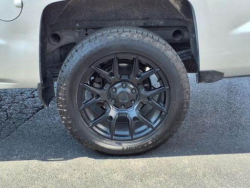 Used 2018 Chevrolet Silverado 1500 LT w/ Texas Edition RWD image 10