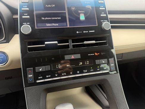 Used 2021 Toyota Avalon XLE FWD image 25