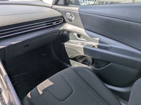 Used 2024 Hyundai Elantra SEL FWD image 15