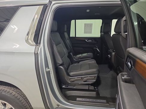 Used 2025 GMC Yukon XL Denali AWD/4WD image 27