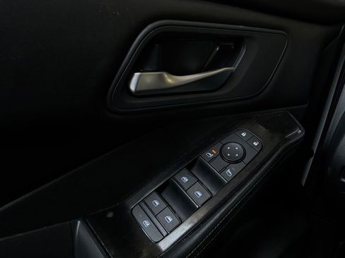 Used 2025 Nissan Rogue SV AWD/4WD image 23