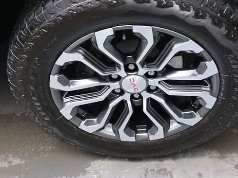 Used 2024 GMC Canyon Denali image 29