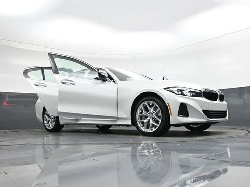 New 2026 BMW 330i xDrive Sedan w/ Premium Package image 39