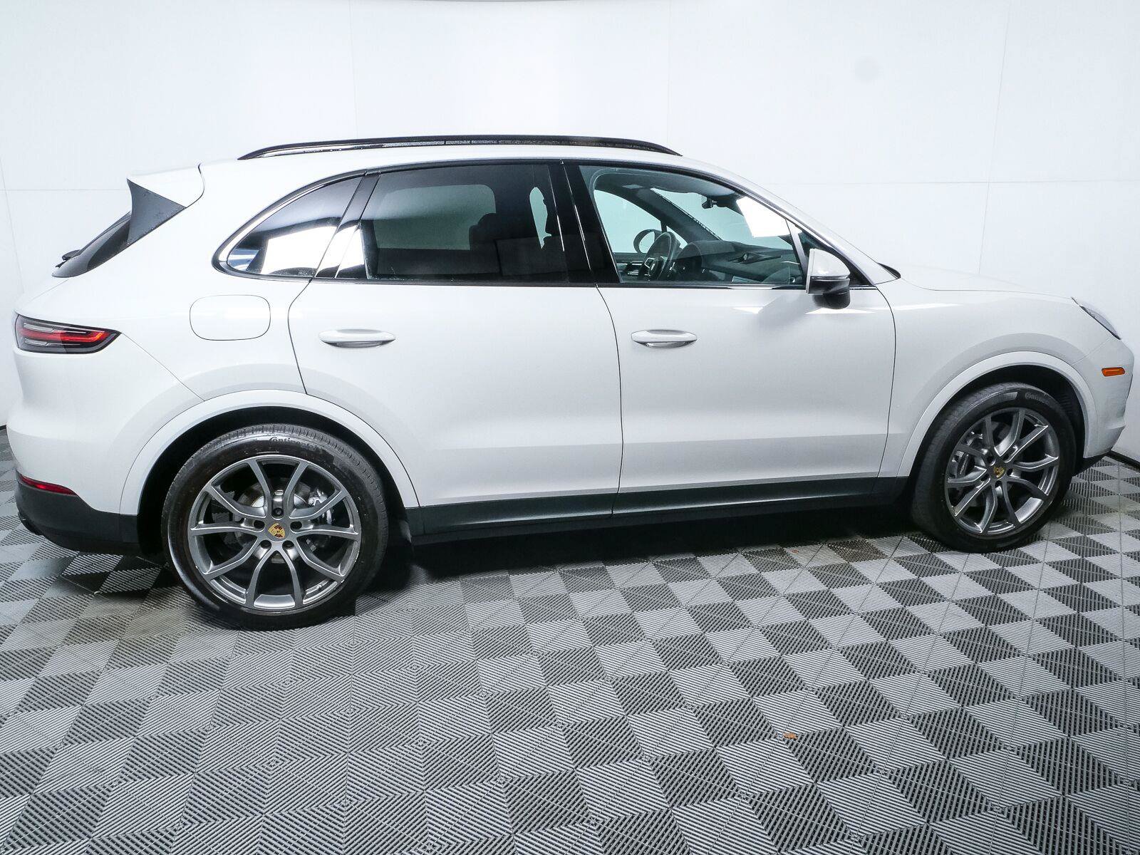 Used 2023 Porsche Cayenne Platinum Edition AWD/4WD image 29