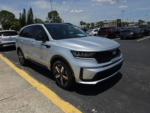 Certified 2021 Kia Sorento S w/ Panoramic Sunroof Package FWD image 3