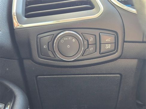 Used 2019 Ford Edge Titanium w/ Cold Weather Package image 17