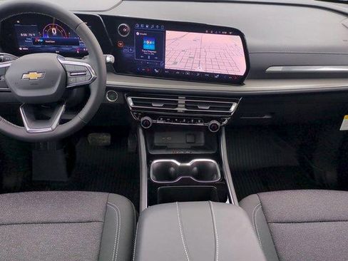 New 2026 Chevrolet Traverse LT w/ Sun and Wheel Package FWD image 21