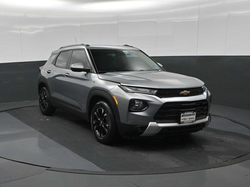 Used 2023 Chevrolet TrailBlazer LT FWD image 3